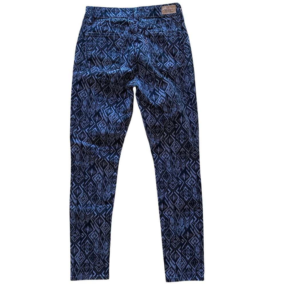 *Demi Curve Modern Rise Skinny Size 4/27 Tribal Print